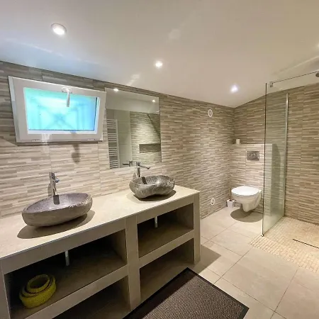 Lumineuse 4 Pieces Avec Terrasses, Bbq, Climatisation A 200m De La Plage De Santa-giulia - Fr-1-62-144 Holiday home *